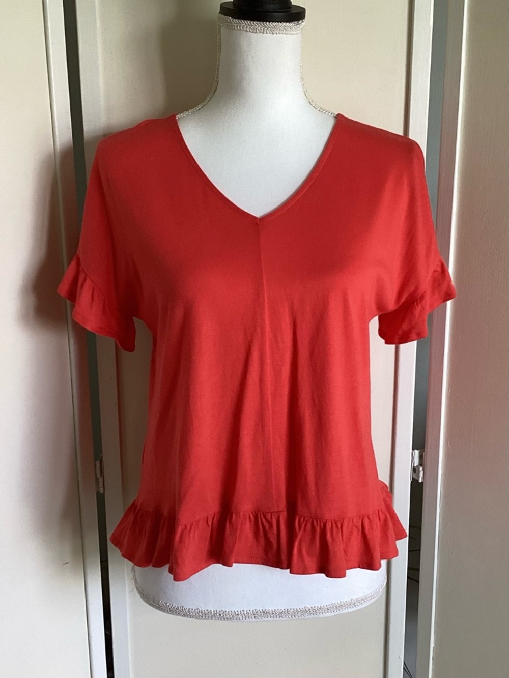 LOFT Ruffle top XSP red v neck short sleeve petite EUC